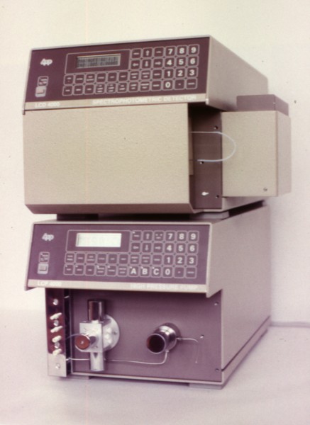 LCD 4000 HPLC detector and LCP 4000 HPLC pump (Laboratory Instruments Prague 1991)